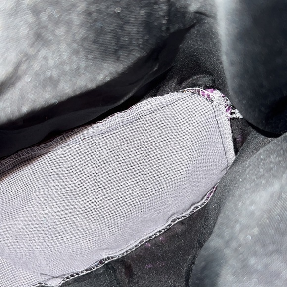 - Beautiful handbag golden elephant accents - Picture 8 of 10